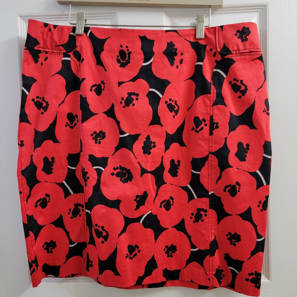 New York & Company: Red/Black Floral Pencil Skirt Size 18 (like NEW!)